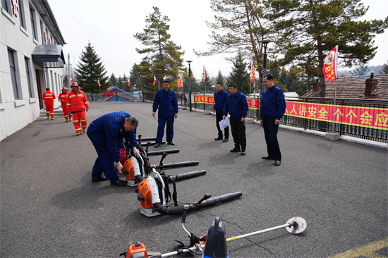 筑牢防火屏障  严守安全底线泉林公司开展清明节前森林防灭火及安全生产督导检查（4）.jpg
