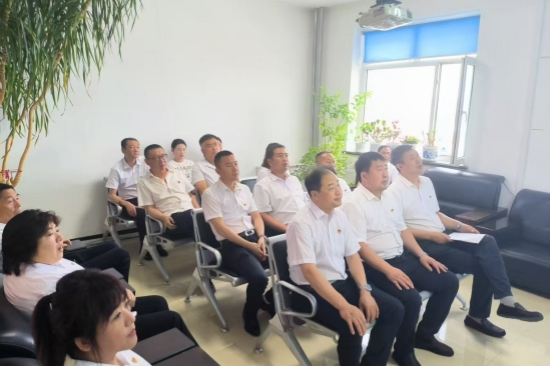 传承红色基因 筑牢纪律防线 大川林场与物资公司党支部联合开展庆“七一”主题教育活动（2）.jpg