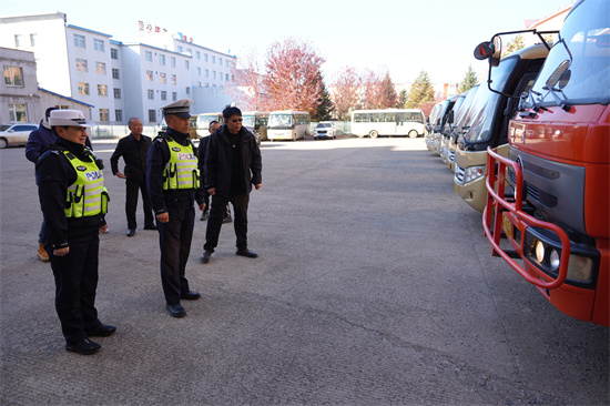 1761810307714606.jpg 筑牢交通防线 严守安全底线  泉林公司开展通勤车安全专项检查(2).jpg